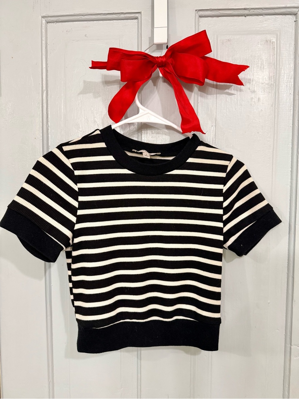 Atelier by KIRIOUS Size S Black Cream Striped Knit Cropped Top